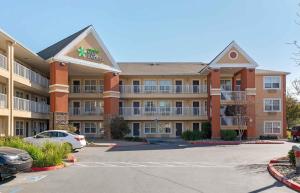 a large apartment building with a parking lot at Extended Stay America Suites - Sacramento - White Rock Rd in Rancho Cordova
