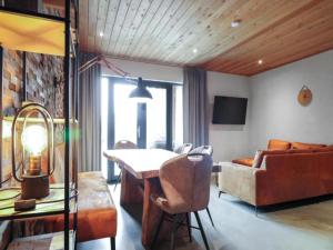 a living room with a couch and a table at Seeblick am Pressegger See in Lake Pressegg