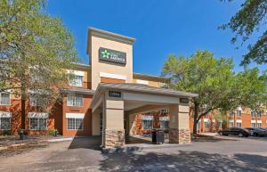 a hotel front of a building with a parking lot at Extended Stay America Select Suites - Jacksonville - Baymeadows in Sunbeam