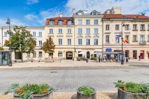 a large building in the middle of a street at Quiet luxury at the Royal Route in Warsaw in Warsaw