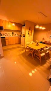 a kitchen with a table and a table and chairs at Villa Yasmín - Apartamento Top in Villa Canales