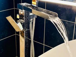 a stream of water coming out of a shower in a bathroom at Green Post - Vacation STAY 21855v in Yaene +35 photos