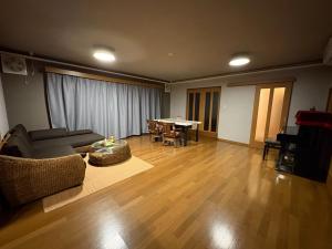 a living room with a couch and a table at Green Post - Vacation STAY 21855v in Yaene