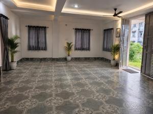 an empty room with potted plants on the floor at PRANSHI HOMe STAY in Deoghar