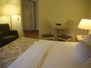 
Ein Bett oder Betten in einem Zimmer der Unterkunft Altes Kasino Hotel am See
