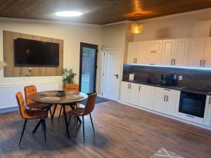 a kitchen with a table and chairs in a room at WiNGS Retreat in Lupşa