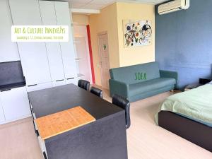 Art & Culture Panevėžys tesisinde bir oturma alanı