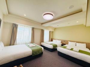 a hotel room with two beds and a window at アメ村ガーデンホテルAmemura Garden Hotel in Osaka +73 photos