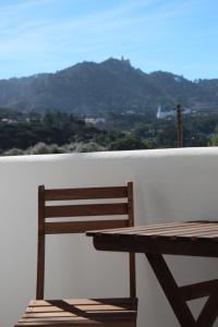 a wooden bench sitting on top of a white wall at Cabriz White House in Sintra