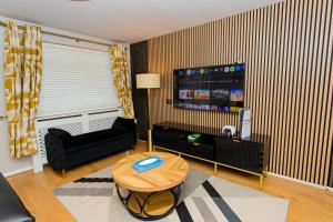 a living room with a table and a couch at The Cheshire ABode- Central Warrington- Stadium, Station Access- Sleeps 5 in Warrington