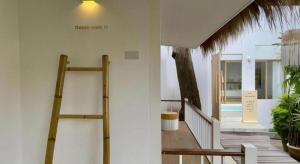 a room with a staircase and a room with a tree at Tonsak Resort in Ko Samed
