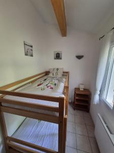 a bedroom with a bunk bed in a room at Mazet sous les chênes in Valaurie