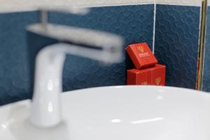 A bathroom at Nishant Hotel