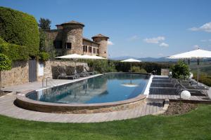 a swimming pool in front of a house at Castello Di Gabbiano in Mercatale Val Di Pesa