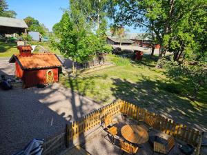 an overhead view of a wooden fence with a table at Tolvmansgården in Enköping +13 photos