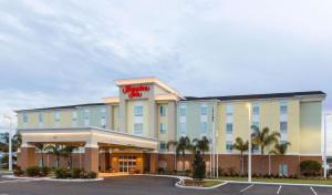 a hotel with a sign on the front of it at Hampton Inn Bartow in Bartow