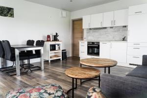 a living room with a table and a kitchen at Seelenruhe in Goch