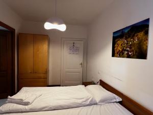 a bedroom with a white bed and a picture on the wall at Albergo Brustolon in Dont