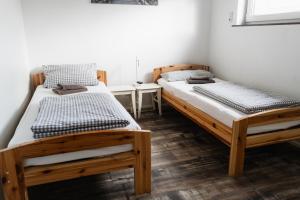 two twin beds in a room with a window at Seepark Goch-Kessel in Kessel