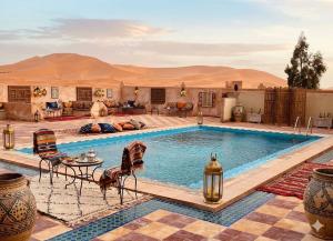 a luxury house in the desert with a swimming pool at Auberge Sahara Garden in Lac Yasmins