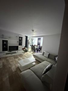 a living room with a couch and a table at Apartament EMMA in Bistriţa