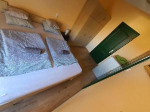 an overhead view of a bed in a room at Cserke-Thermál Apartman in Cserkeszőlő