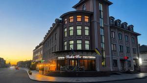 a large building on the corner of a street at готель ДежаВю in Berdychiv