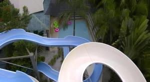 a blue and white slide in front of a house at Splash Mountain Resort & Hotel in Forestry