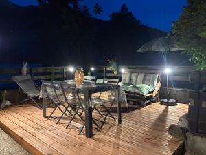 a table and chairs on a deck at night at Studio rénové Portes du Soleil Chatel Abondance in Abondance