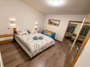 a bedroom with a bed with two bowls on it at Apartmani LU&LO in Delnice
