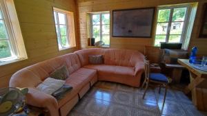 a living room with a couch and a television at Roubenka in Nieder Kreibitz