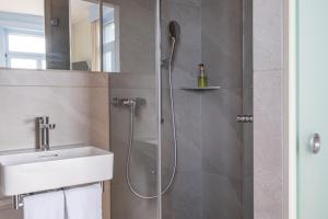 a bathroom with a shower and a sink at Seminar-Hotel Rigi am See in Weggis