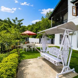 a swing in the yard of a house at Heera Lodge Kasauli By Evening Sky Hotel in Kasauli
