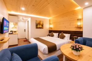 a hotel room with a bed and a table and chairs at Sparrow Elements Boutique 2 min walk To Mg Marg in Gangtok