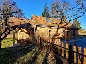 an old brick house with a wooden fence at Alte Schmiede in Schwielochsee