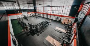 an overhead view of a gym with a group of people at LF Sports & Spa Hotel in Hannover +5 photos