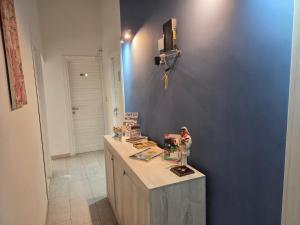 a counter in a room with a blue wall at B&B Enjoy Ercolano in Ercolano
