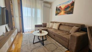 a living room with a couch and a table at Zlatibor Centar Lux in Zlatibor