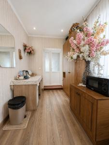 a kitchen with a vase of flowers on a counter at Apartment Casa de Bruja in Drochia