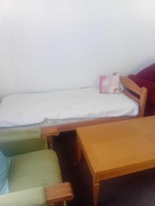 a room with a bed and a table and a chair at Ljiljana Apartman 1 in Rakari
