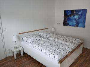 a bedroom with a bed and a painting on the wall at Ferien-Appartement Schröer in Nordwalde