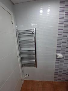 Et badeværelse på MORELLA CENTRO Apartamento-Loft + 8 billeder