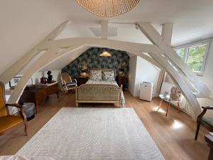 a bedroom with a bed in an attic at Villa du Beau Port in Cenon-sur-Vienne