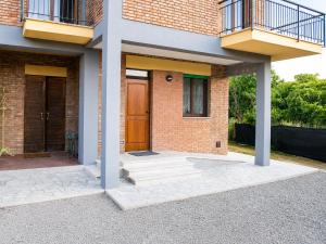 a brick house with a wooden door and stairs at Smart Suite at Villa Anna - Bike Friendly in Buonconvento