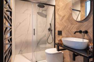a bathroom with a shower and a white sink at Residence Tatrzański Park in Poronin