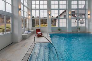 The swimming pool at or close to Lahntalhotel Feudingen