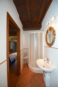 a bathroom with a sink and a shower with a mirror at B&B Dell' Artista in Artena