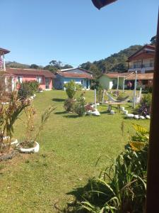 a view of a yard with a park at Pousada Maia em Flor chale azul in Resende