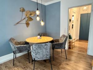a dining room with a table and chairs at See Apart 7 in Öhningen