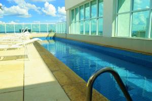 a swimming pool on top of a building at Flat Brasília - Setor Hoteleiro Norte in Brasília